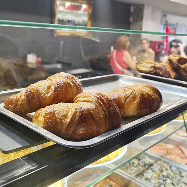 Croissants y bollería para desayunos en Valladolid, en la calle Estadio